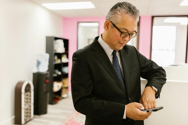 Stratégies Innovantes pour Faciliter l'Adoption des Nouvelles Réglementations Publicitaires en Ligne par les Entreprises